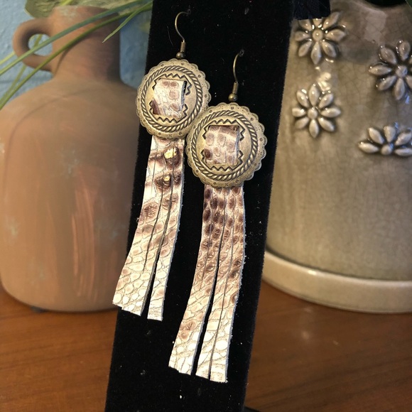 Concho Earrings in leather - Picture 3 of 4